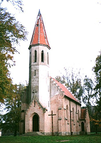 Kościół z II poł. XIX w. w Lubogoszczy, 2000 r.